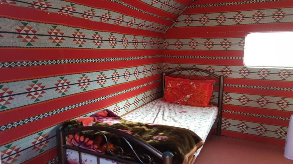 Bedouin Family Camp Hotel Вади Рум Екстериор снимка