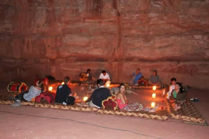 Bedouin Family Camp Hotel Вади Рум Екстериор снимка